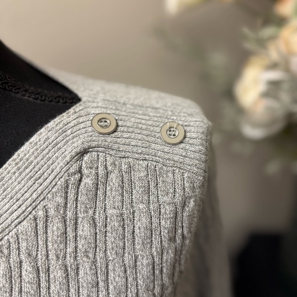Allison Daley Light Gray Ribbed Knit Sweater with Shoulder Button Detail | Size - Picture 2 of 9